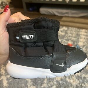 Nike snow boots